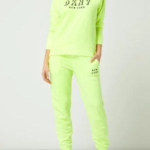 DKNY PERFORMANCE New York sweatshirt Size Small